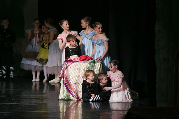 200-Danscentre HMT12 Act1