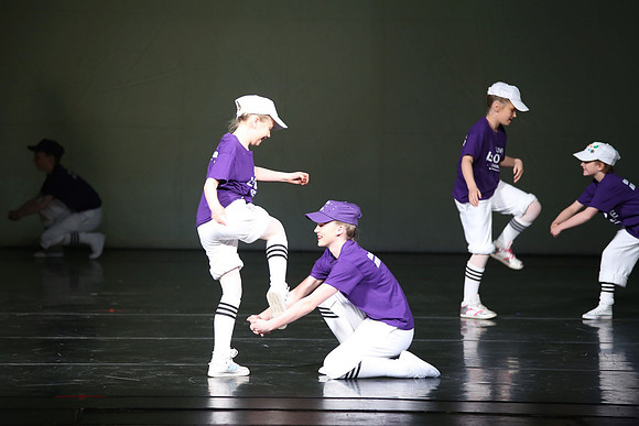 103-Danscentre HMT12 Act1