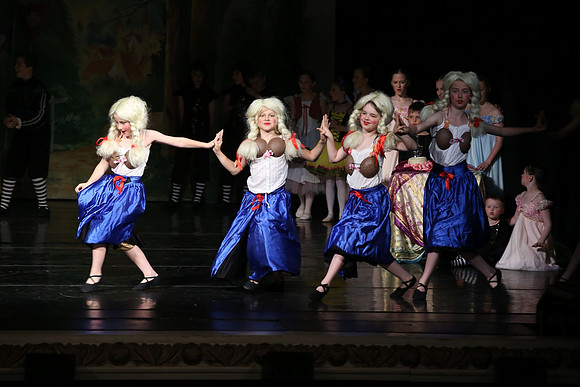201-Danscentre HMT12 Act1