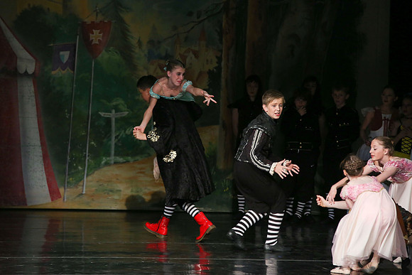198-Danscentre HMT12 Act1
