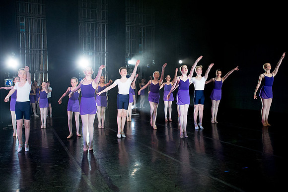 939-Danscentre HMT12 Act2
