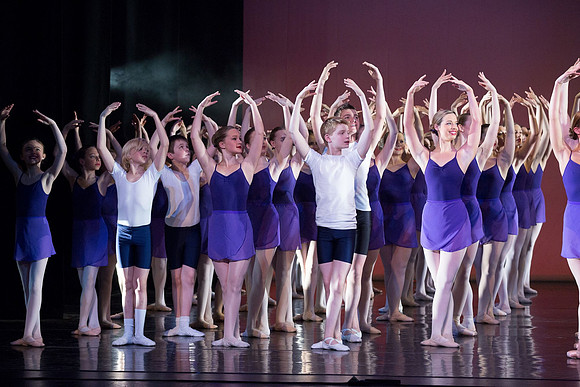 876-Danscentre HMT12 Act2