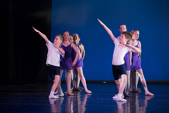 817-Danscentre HMT12 Act2