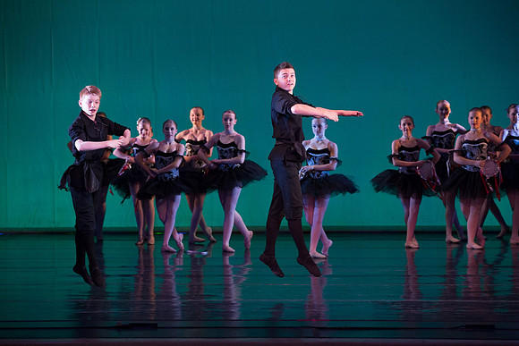 715-Danscentre HMT12 Act2