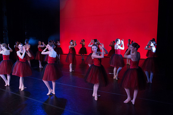 699-Danscentre HMT12 Act2