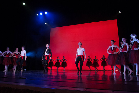 705-Danscentre HMT12 Act2
