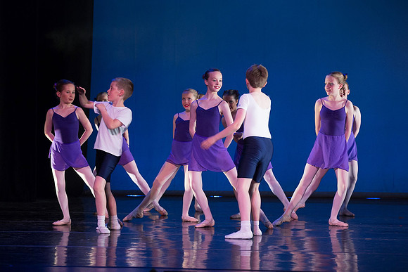 818-Danscentre HMT12 Act2