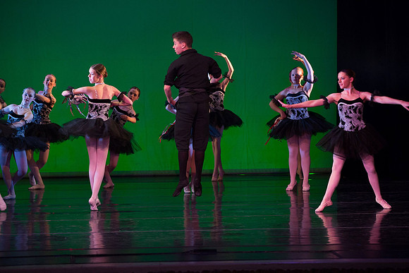 721-Danscentre HMT12 Act2